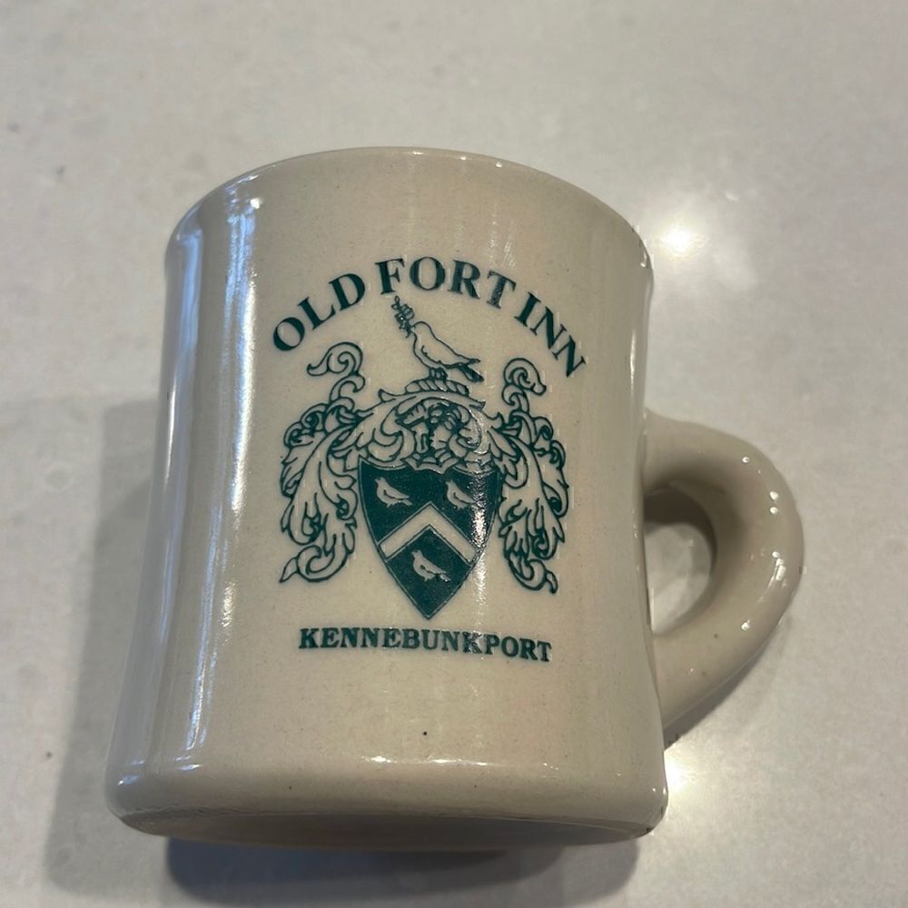 Old Fort Inn Kennebunkport, Massachusetts, vintage coffee cups, great piece.